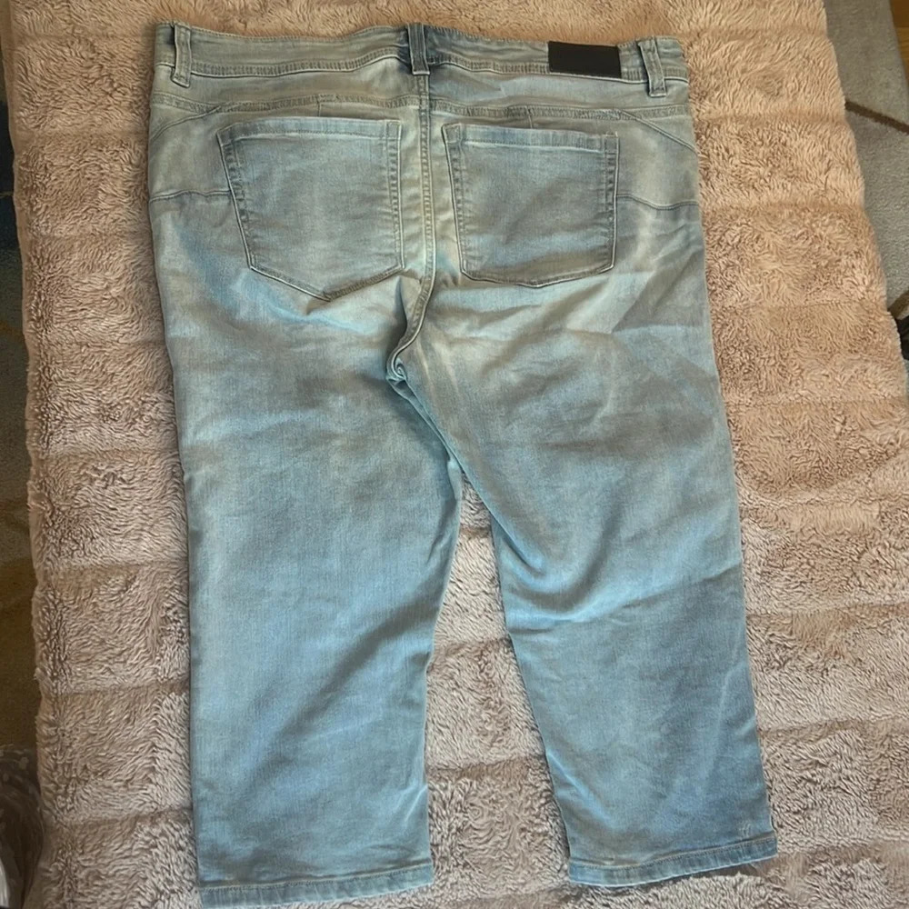 Frankie & Stella Jeanieologie capris light wash - Picture 9 of 11
